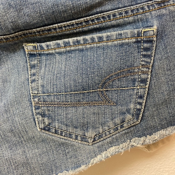 AMERICAN EAGLE OUTFITTERS Jean Shorts with Metalluc Stars on Pockets Size 4 - Picture 7 of 8